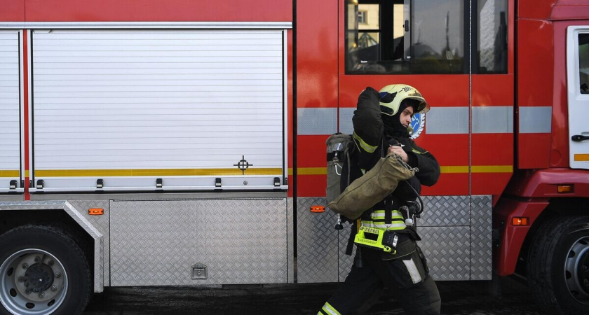 50 человек эвакуировались из горящего ТЦ «Баянгол» в Улан-Удэ, пятеро пострадали