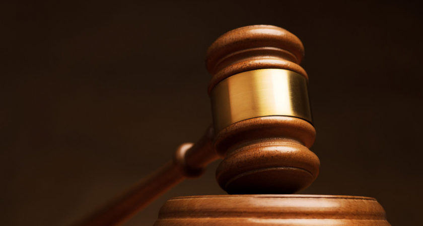 13 машин, 8 квартир за границей и транспортная компания: у чиновника изъяли 347 млн рублей