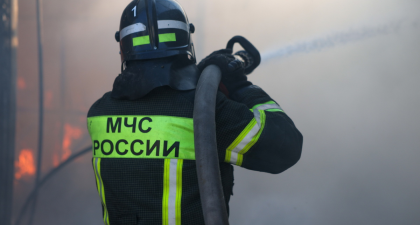 Пожар охватил 50 квадратных метров Правобережного рынка в Невском районе