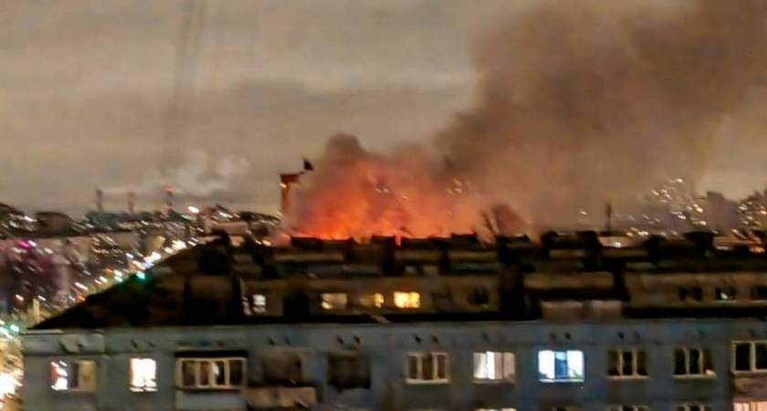 Столб черного дыма накрыл Невский район: горит 50 квадратов Правобережного рынка