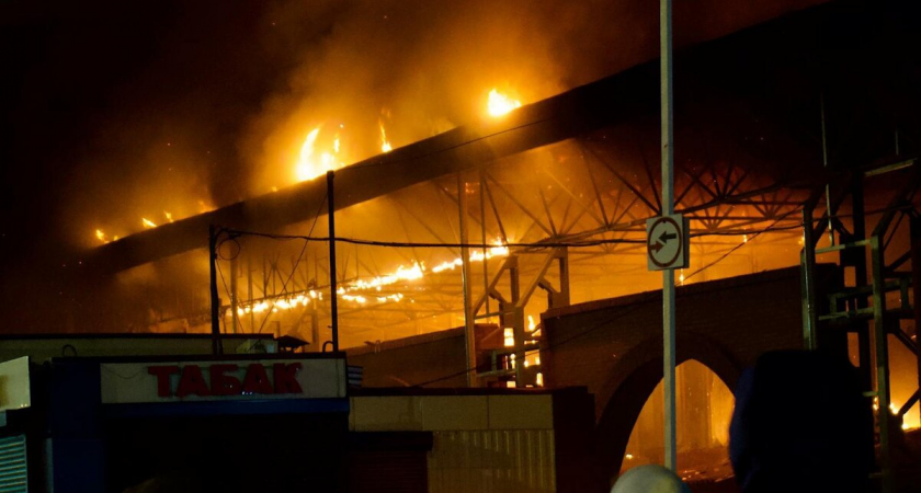 100 пожарных борются с огнем на 1500 кв. метрах: есть пострадавший