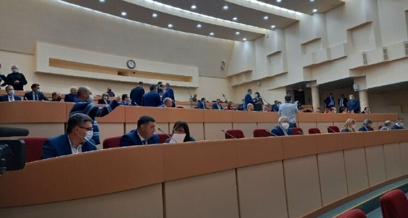 «Хотим видеть парней»: депутат ЛДПР против трёх женщин-судей