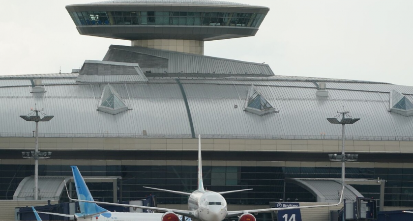 Три московских аэропорта закрыли воздушное пространство для безопасности