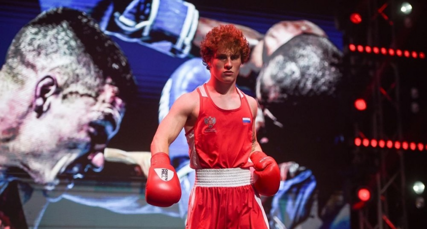 Рогозин вышел в финал чемпионата мира, победив узбека единогласно