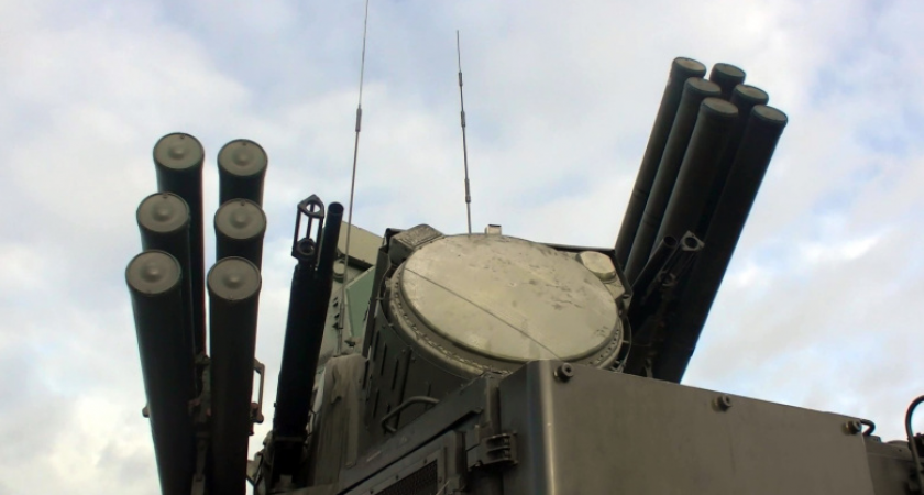 ПВО Севастополя отразила атаку: сбиты две цели над морем