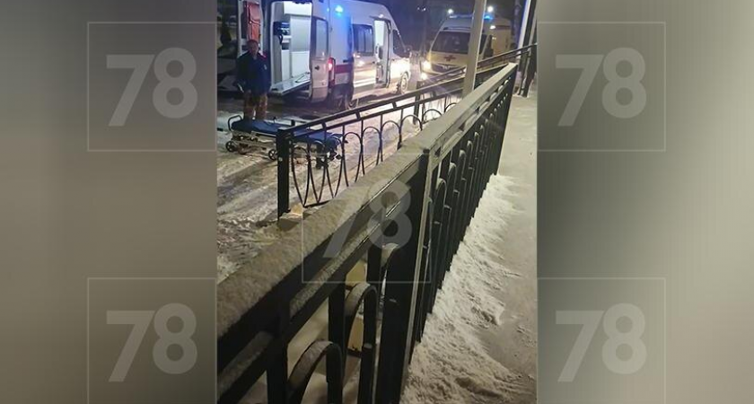 Ученик напал с ножом на учительницу в школе Петербурга