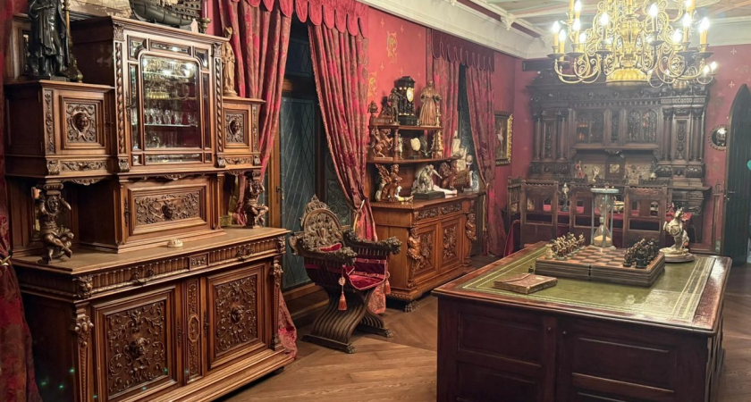 Трехэтажный дворец Сафронова: готика, хай-тек и вид на Кремль