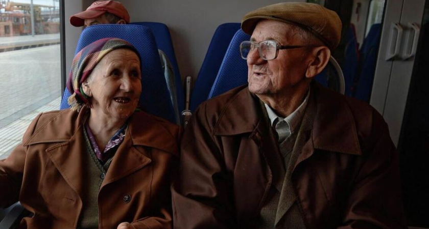 Пенсионеров водят на экскурсии к дому Долиной после приговора суда