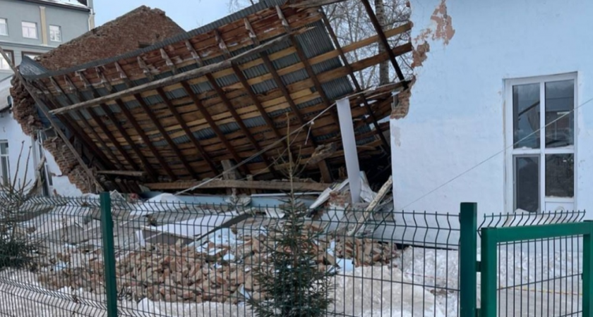 Обрушилось здание спортшколы 1963 года в Новосибирской области