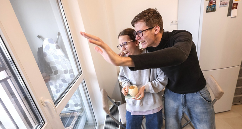 900 сирот получили ключи от квартир: Вова, Даша и Женя строят новую жизнь