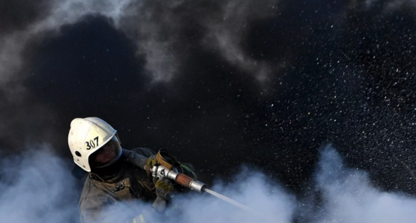 Пожар на 2000 кв. м: БПЛА подожгли нефтебазу в Темрюке