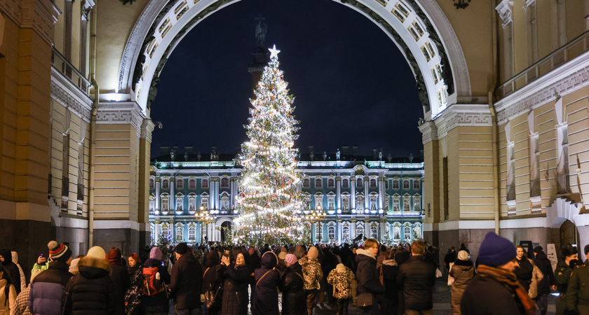 Беглов опроверг тройное превышение бюджета на украшения Петербурга перед Москвой