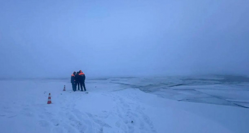 Toyota провалилась под лед Лены с восьмью людьми — трое не выбрались