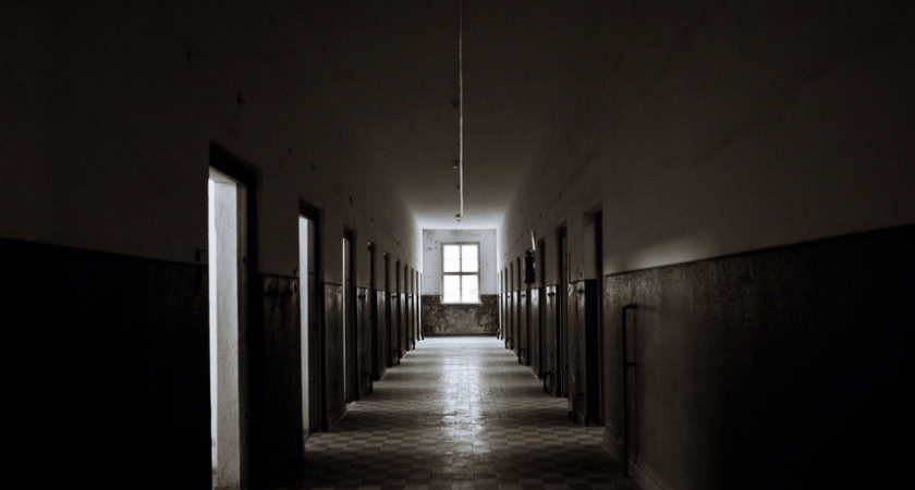 Пациент психбольницы ножом убил санитара и сбежал: оба задержаны