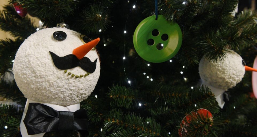 Лиса охотится на оленя на Московском бульваре Балашихи