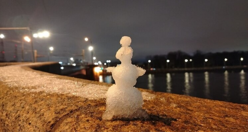 Петербург на три дня закует минус до −7 градусов и снег