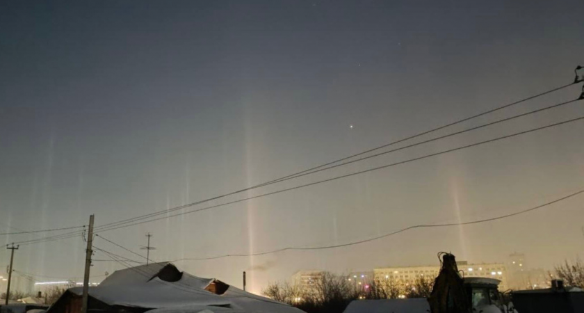 В Кемерове впервые засияли редкие световые столбы из ледяных кристаллов