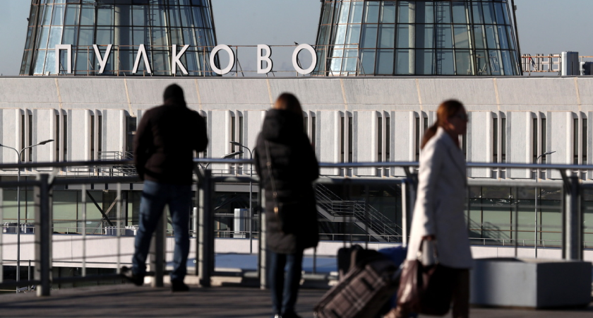 Пулково в канун Нового года: задержки из-за опозданий прибывающих самолетов