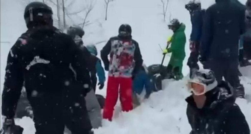 10-летняя девочка провела 15 минут под полутораметровым снегом и выжила