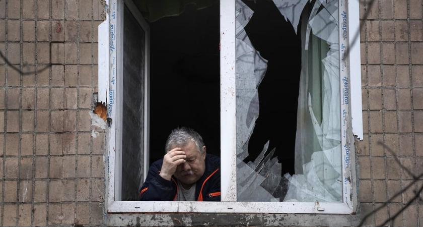 Обломки БПЛА разбили окна дома в Сочи во время воздушной тревоги
