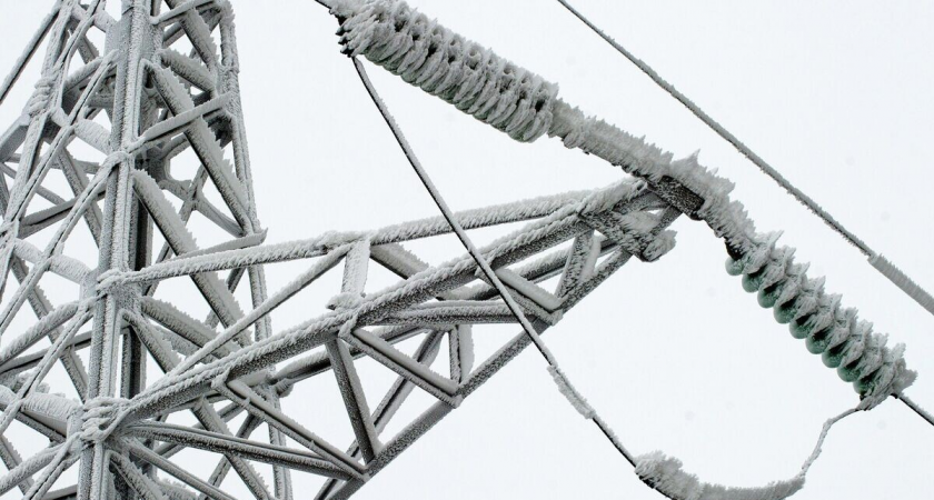 Режим ЧС в Новгородской области: 1300 жителей без света получают топливо