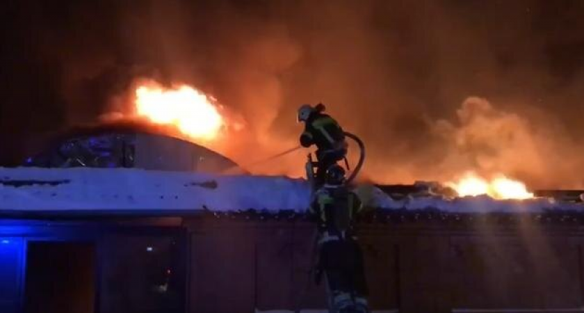 Три тысячи квадратов в огне: масштабный пожар охватил рынок в Сергиевом Посаде