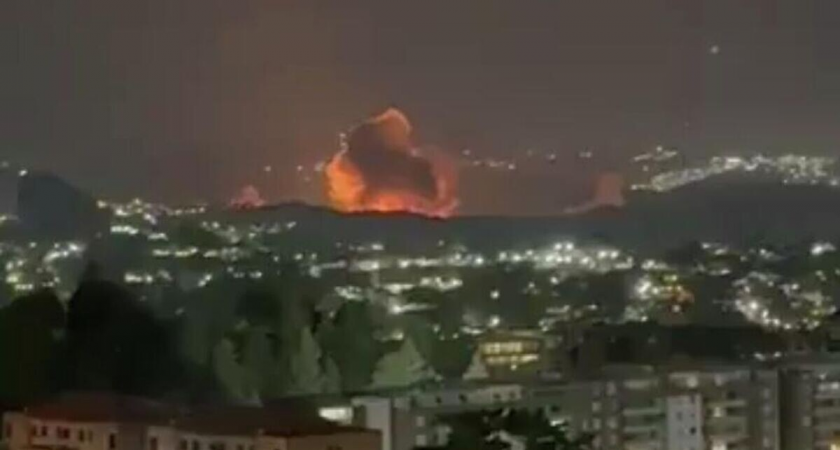 Каракас охватили взрывы: над столицей кружат самолеты и столб дыма