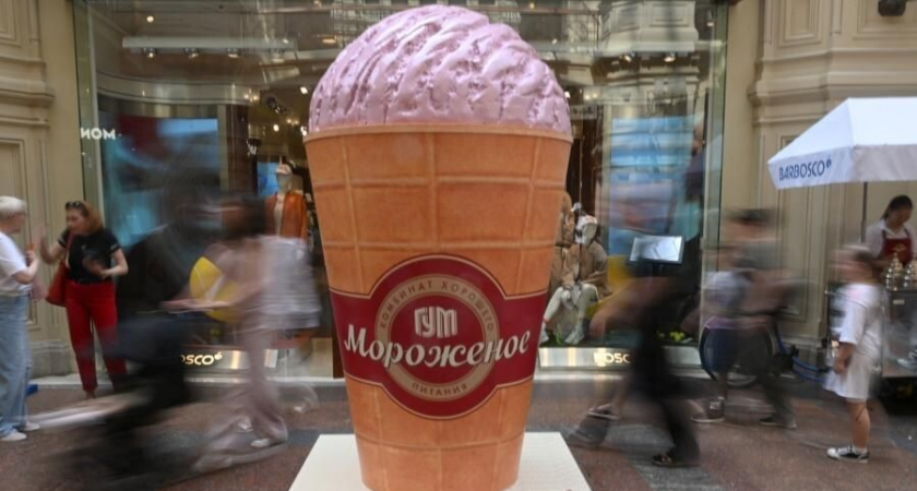 Мороженое дороже билетов: очереди в 30 минут на Красной площади