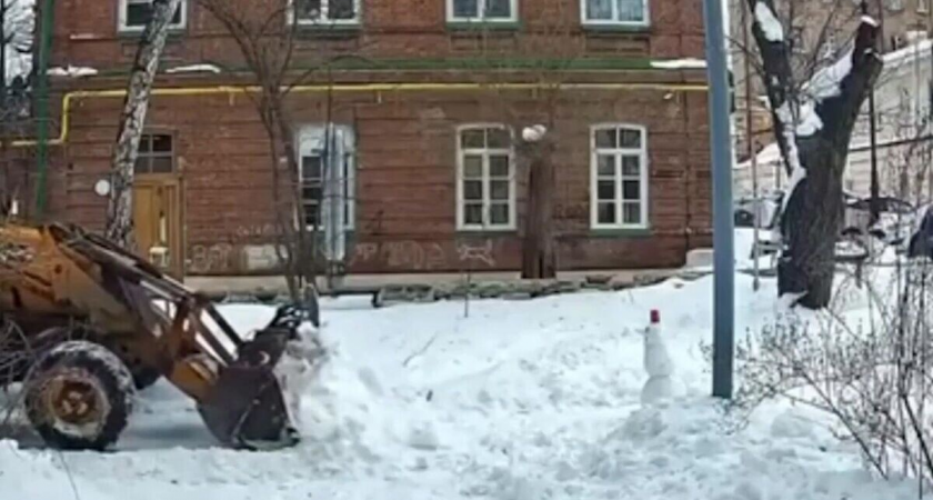 Звиади Меладзе едва не потерял тапочки, спасая детского снеговика от трактора