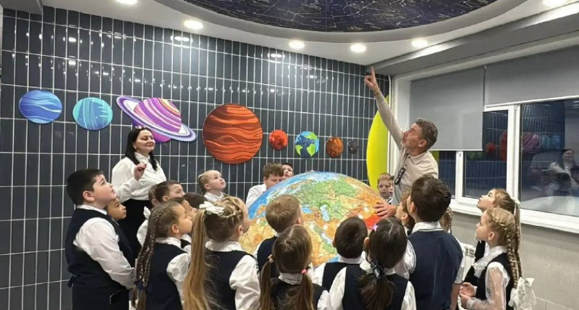 Школа имени космонавта Гребенкина в Мысках открылась после капремонта