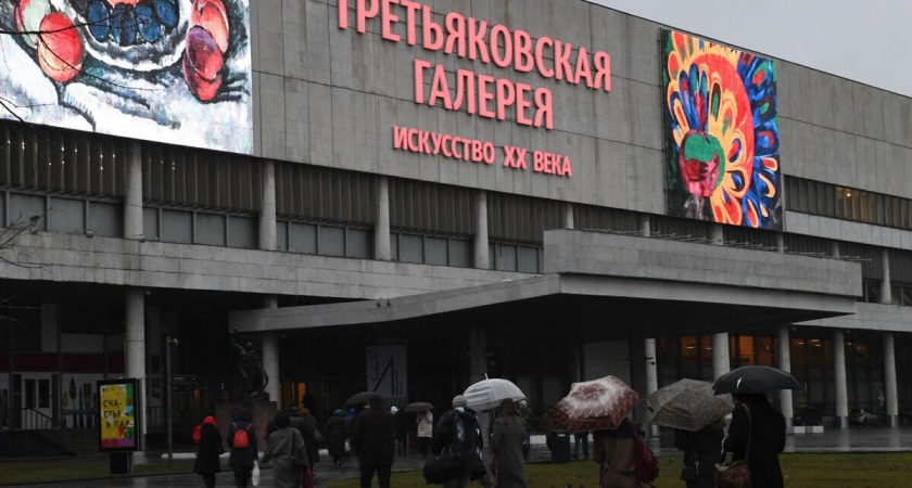 Посетитель упал у картины Брюллова в Третьяковке: видео доказало, что полотно не пострадало