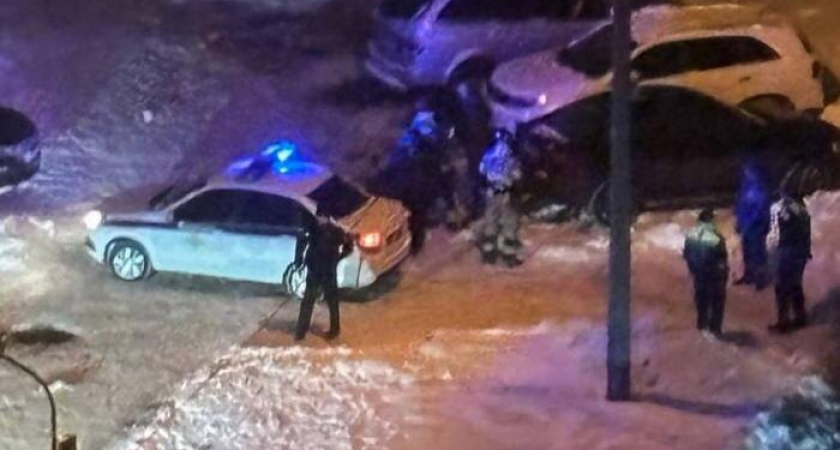 Взрыв у жилого дома в Коптево: спецслужбы на месте происшествия