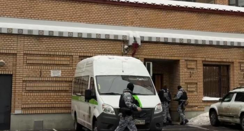 112 млн и ни минуты больше: приставы вторглись в элитную квартиру Долиной в Хамовниках с ключами для новой хозяйки