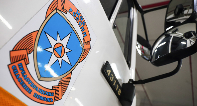 Уплыли на 1 км от берега: спасение 5 рыбаков с отколовшейся льдины в Ленинградской области