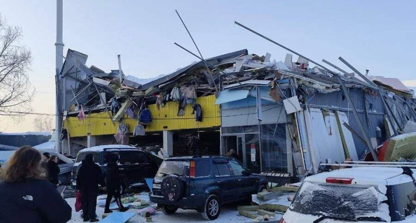 Кровля здания рухнула в Новосибирске на Наумова: прокуратура начала срочную проверку