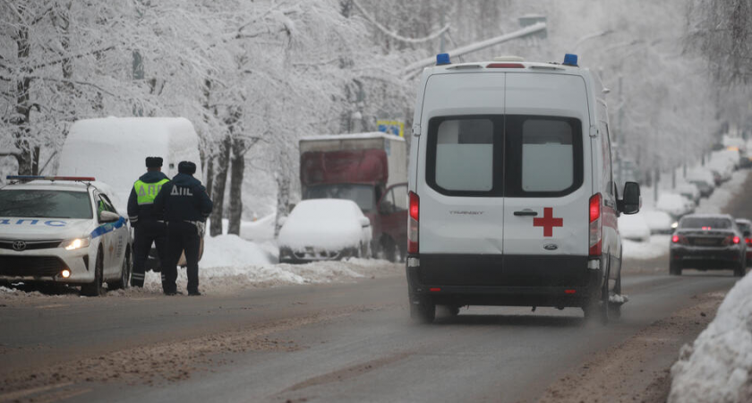 Смертельное ДТП в Приморье: автобус с китайскими туристами столкнулся с большегрузом, 2 погибших