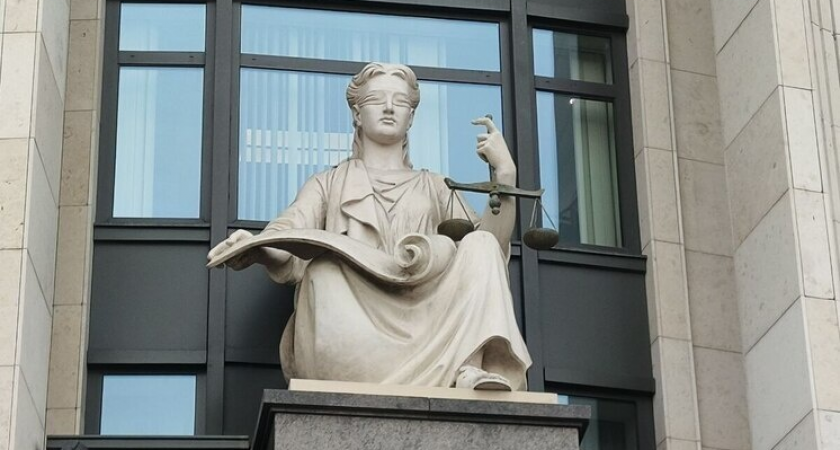 За растоптанное Знамя Победы: пятерым петербуржцам вынесли приговор по статье о реабилитации нацизма