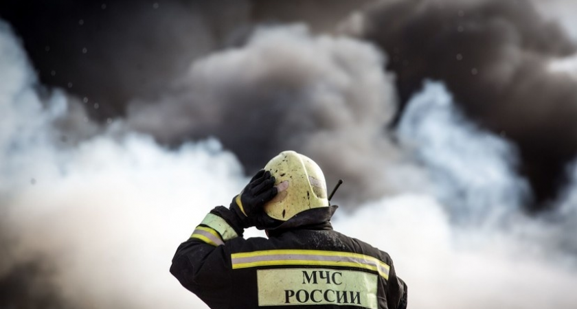 Ночная атака БПЛА ВСУ: на нефтебазе в Пензе вспыхнул пожар, 46 человек брошены на борьбу с огнем