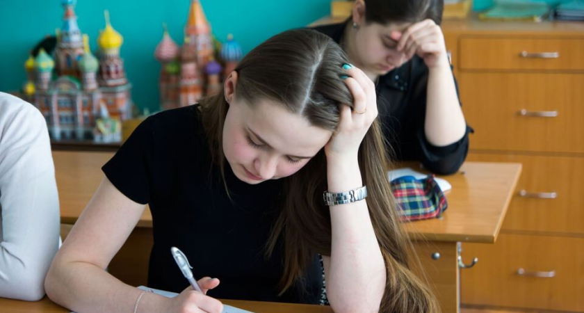 Школьникам дадут передышку: с 2026 года иностранный язык сократят на 100 часов в 5-7 классах