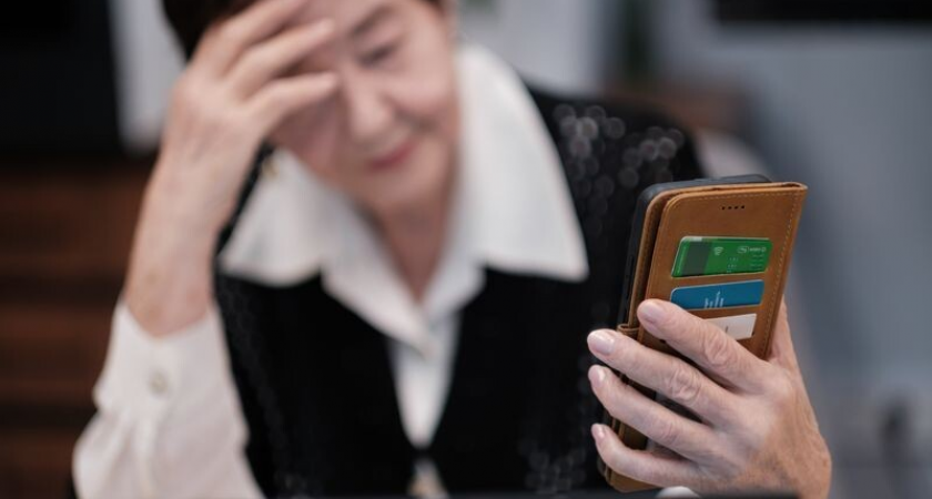 МВД раскрыло коварную уловку мошенников: аферисты «Госуслуг» сами предупреждают о безопасности кодов из СМС