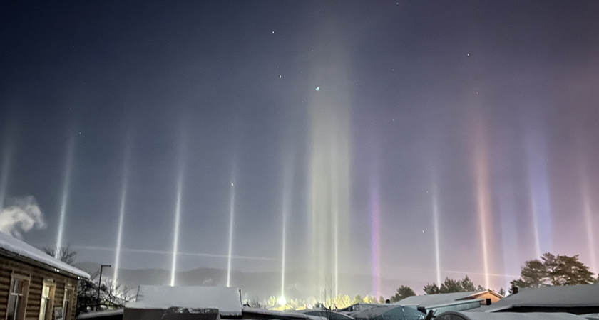 Призрачные столбы света при -20°C: редкий природный феномен захватил ночное небо Подмосковья