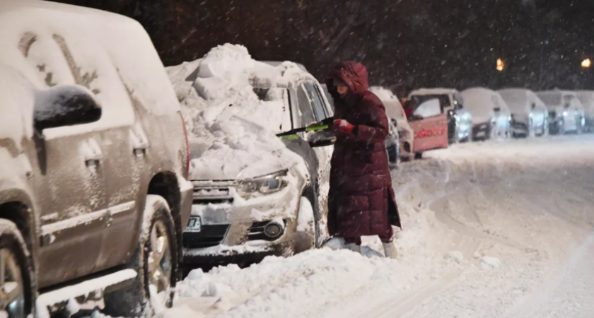 40-50 минут в пробке: Дептранс Москвы срочно просит пересесть на метро из-за мощного снегопада