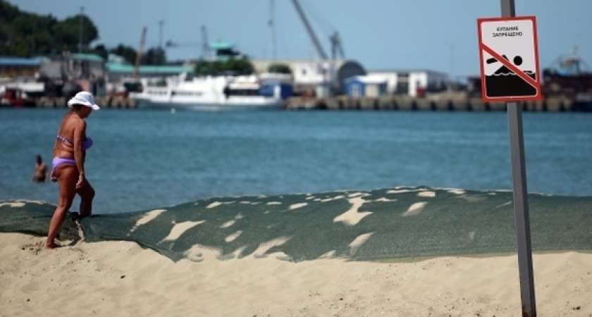 «Похороненный» на дне мазут: экологи разошлись во мнениях о токсичной угрозе для отдыхающих в Анапе