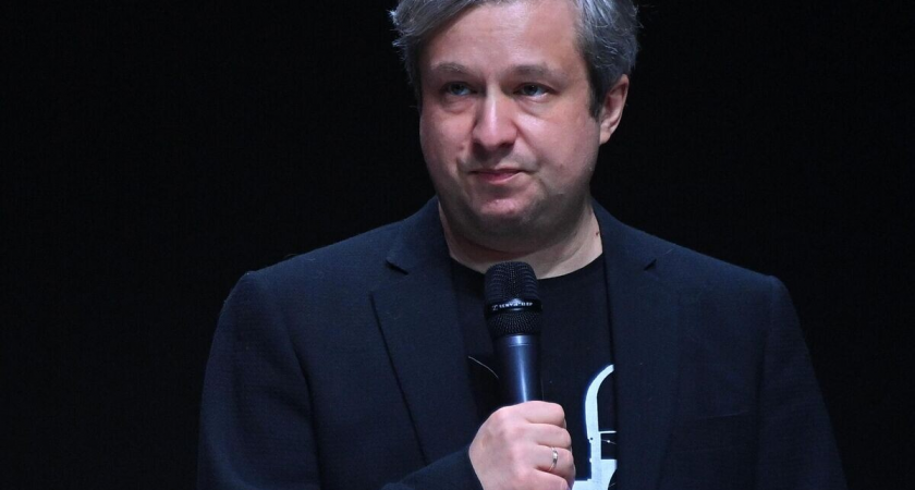 50-летний кинокритик Долин* пойдет под суд заочно за двукратное нарушение закона об иноагентах