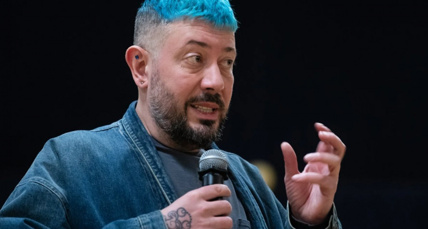 «Феерическая блевотина» и «албанское барокко»: Артемий Лебедев разнёс здание полпредства напротив дизайнерского шедевра Фостера