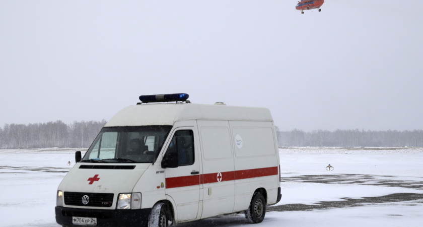Санавиация экстренно доставила в Красноярск трех жертв ДТП с микроавтобусом, один в тяжелом состоянии