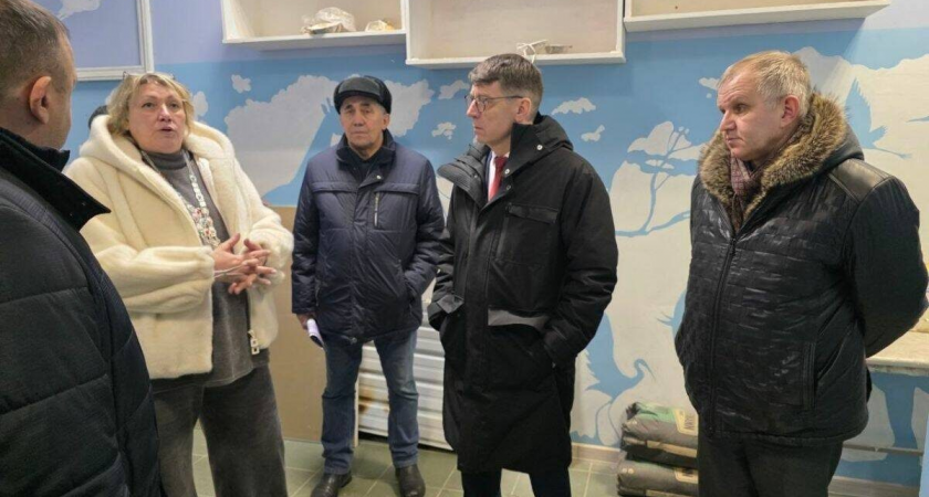 Депутаты Госдумы и Госсовета проверили капремонт общежития политехнического колледжа в Челнах