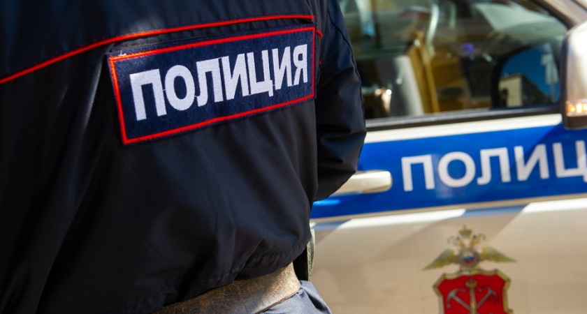 «Коктейли Молотова» в руках девушки: задержана поджигательница пункта помощи для СВО у метро «Лесная»