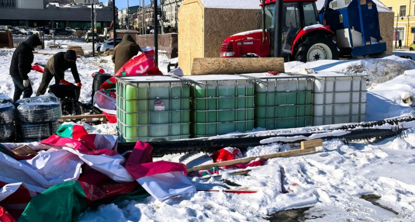 «Химический потоп» у здания правительства: подрядчик залил центральную площадь Владивостока опасным антифризом для катка