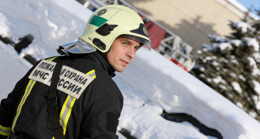 Трагическая гибель семьи с ребенком в огне: неисправная печь уничтожила дом в Смоленской области